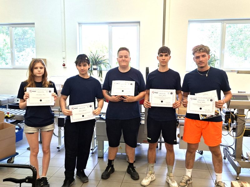 Renner intern students